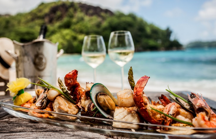 Pairing seafood with wine at the beach